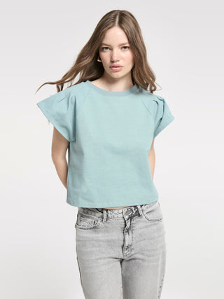 Top With Wide Shoulders